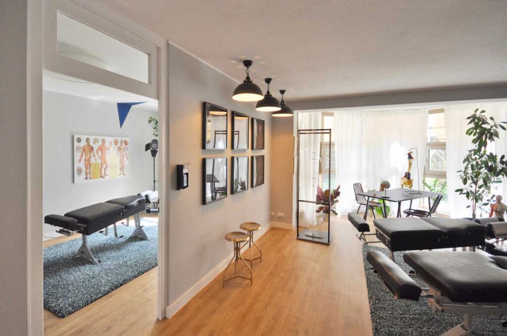 Chiropraktiker München | Christian Waier Chiropraxis 1 Chiropraktik Waier Behandlungszimmer und Nachbesprechung